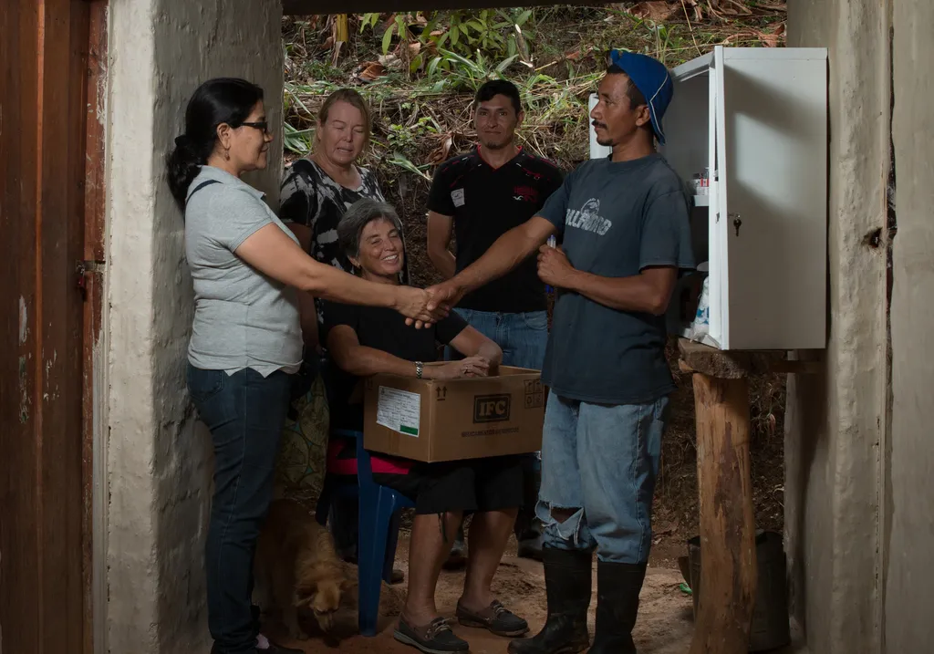Gesundheitshelfer bei der Arbeit mit der Gemeinschaft in Nicaragua
